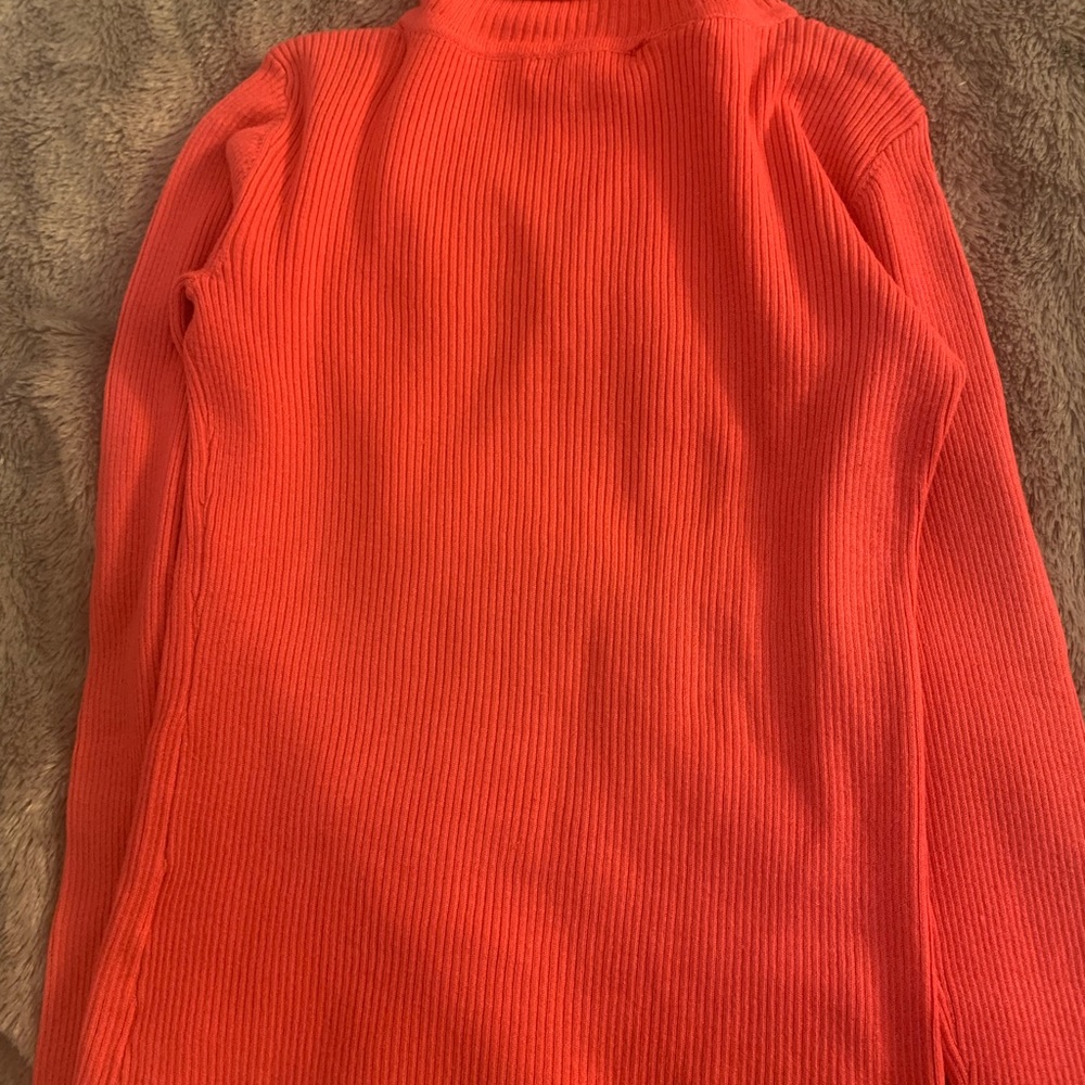 Clearance BUNDLE OF 4 two turtlenecks and two sweaters
SIZE XS
GREAT CONDITION - Picture 5 of 12